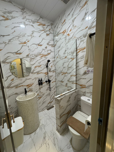 Bathroom 5, Hotel with OK, Central Jakarta