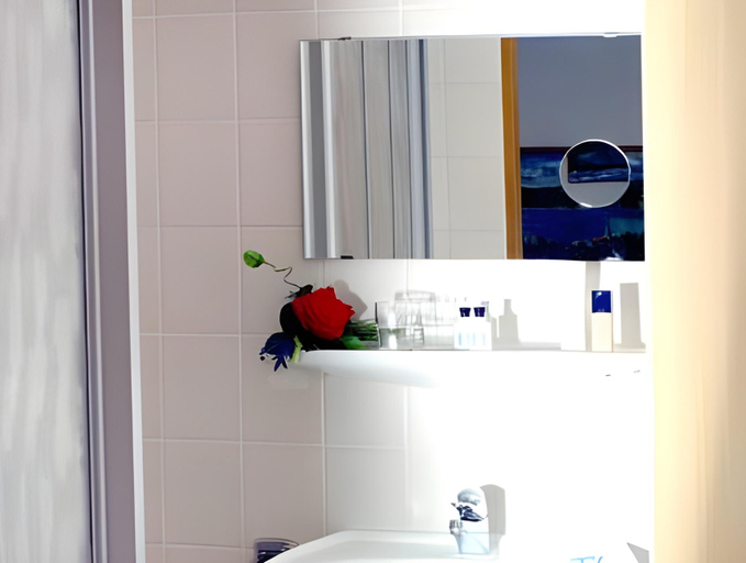 Bathroom 3, Hotel Karlshof, Karlsruhe