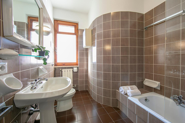 Bathroom 4, Villa Fiorita, Brescia