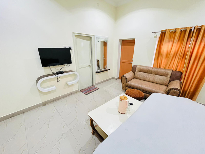 Bedroom 4, Shri Ram Hotel - Shri Ram Janambhoomi & Shri Hanuman Garhi Temple (100 Mtrs.), Faizabad