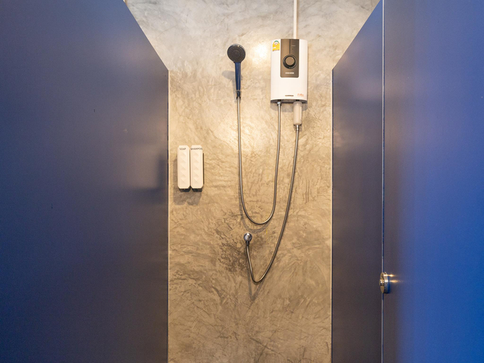Bathroom 12