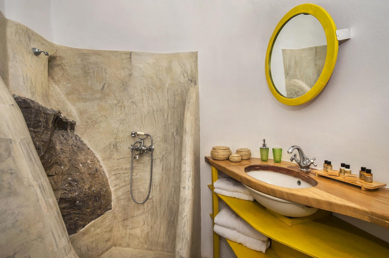 Bathroom 2, Old Vourvoulos Houses, South Aegean