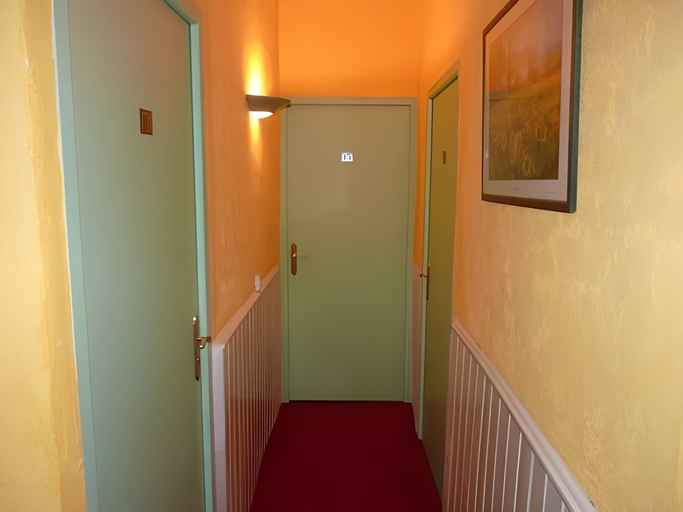 Others 5, Hotel Regina, Bouches-du-Rhône