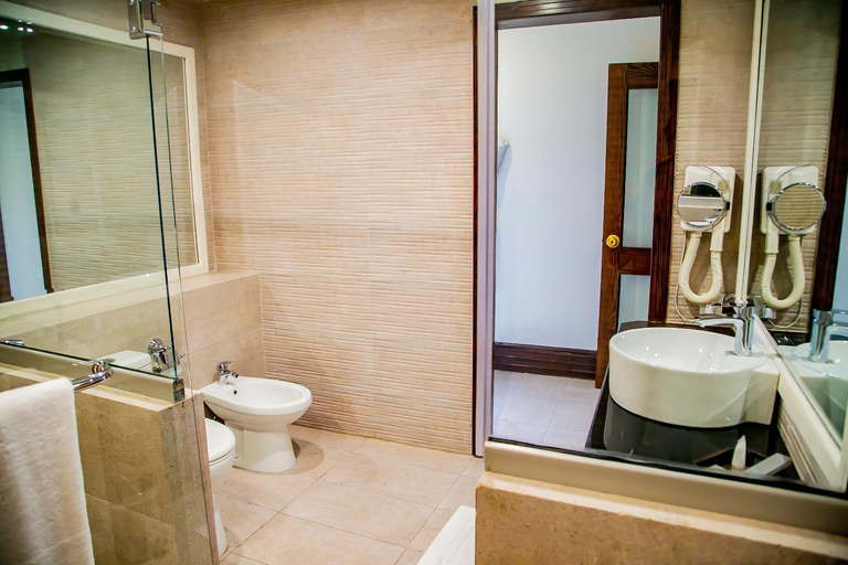Bathroom 4, Saffron D'or Hotels Lahore, Lahore