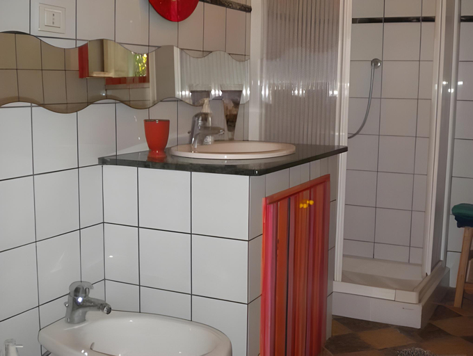 Bathroom 3, La Gallina Felice B&B, Napoli