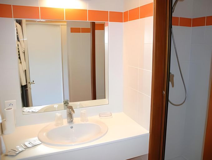 Bathroom 4, Hotel Valery, Drôme