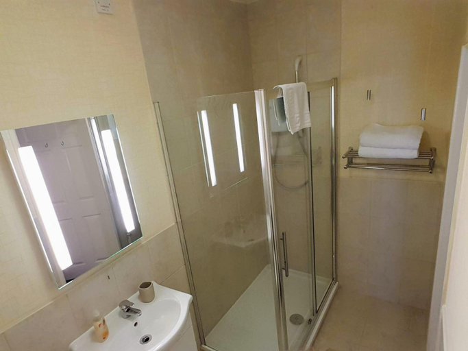 Bathroom 4, Kingsholm, Torbay