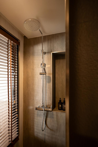 Bathroom 13