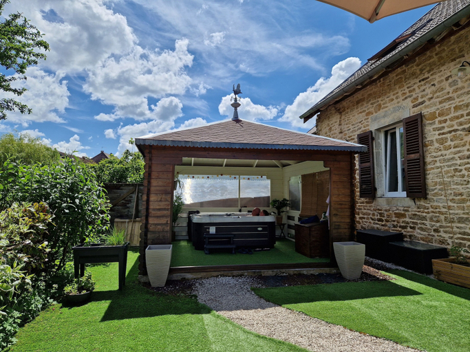 Exterior & Views 2, Une autre maison, Jura