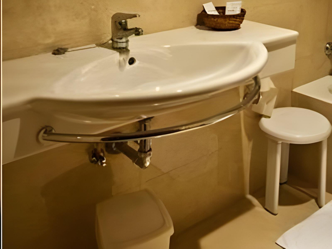 Bathroom 5, Hotel Alameda, Guipúzcoa