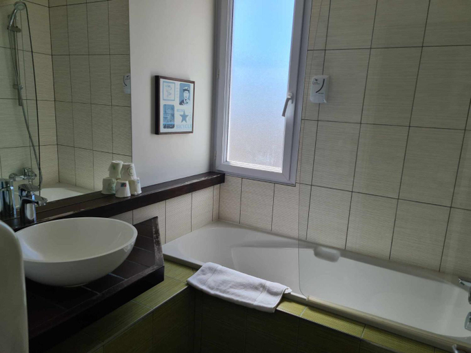 Bathroom 3, Hotel Cap D'Ambre, Vendée