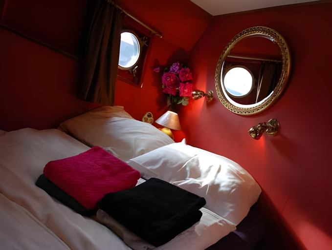 Bedroom 2, Hotelboot Zwaan, Amsterdam