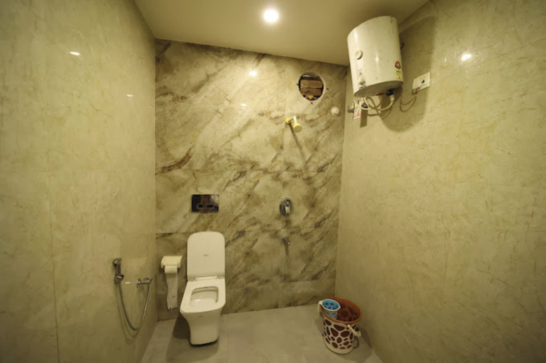 Bathroom, Hotel Shree Ji Inn, Mathura