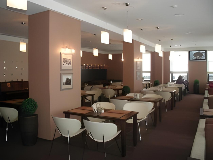Others 3, Deims Hotel, Šilutės