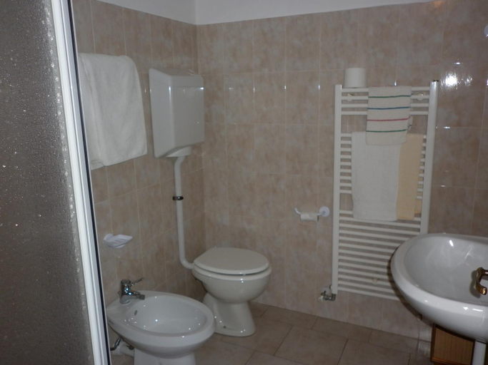 Bathroom 2, Hotel Zebru, Sondrio