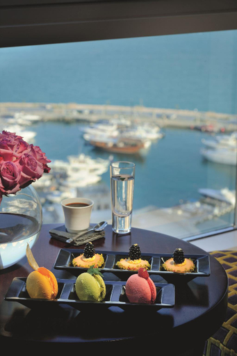 Food & Drinks