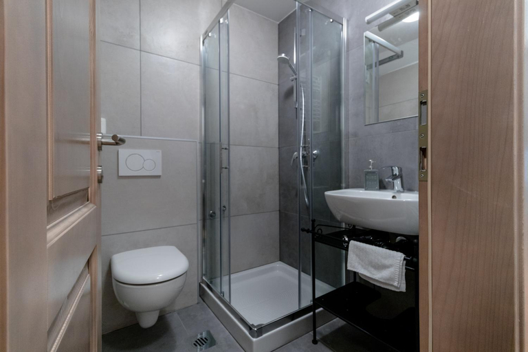 Bathroom 3, Apartments Pia, Piran