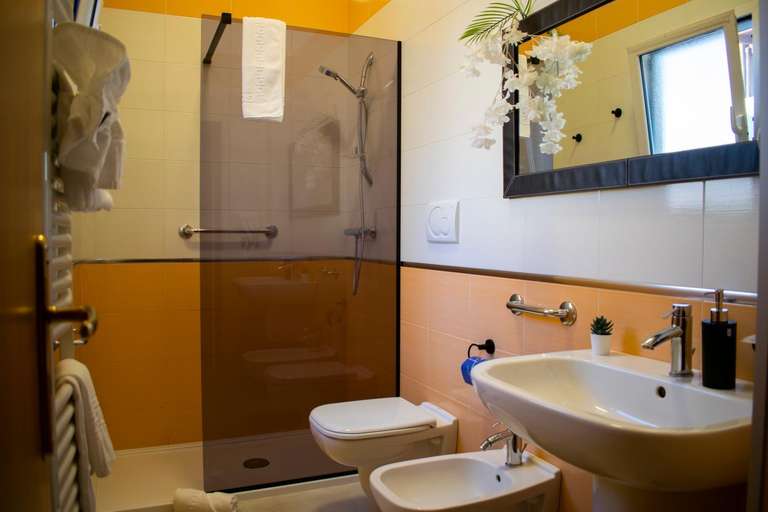 Others 4, B&B Sulla Rupe, Bari