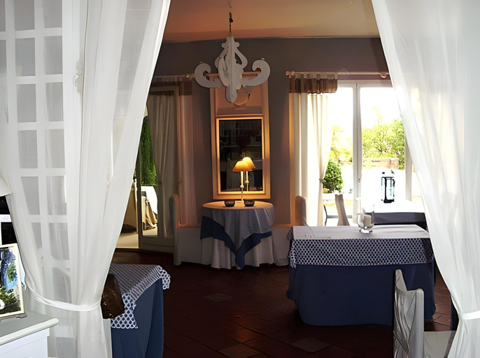 Bedroom 2, Logis Hotel le Mas d'Helene, Vaucluse