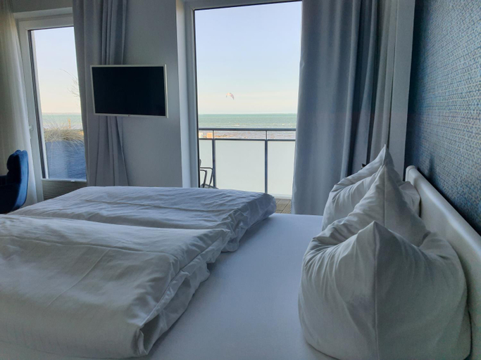 Bedroom 4, Haus Achtern Diek in erster Reihe am Meer, Ostholstein