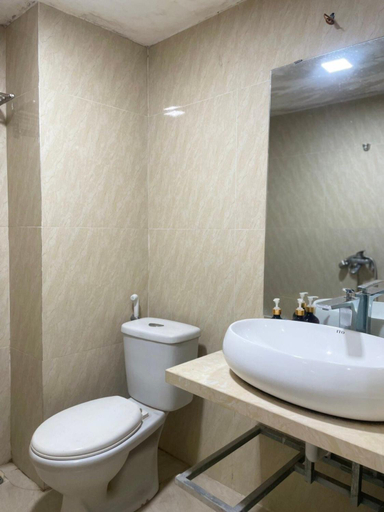 Bathroom 13