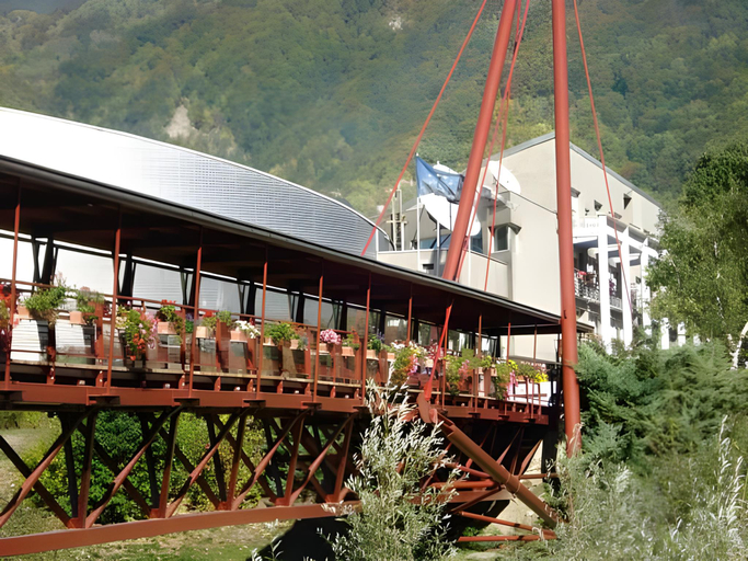 Others 2, RESIDENCE Rive Droite, Savoie