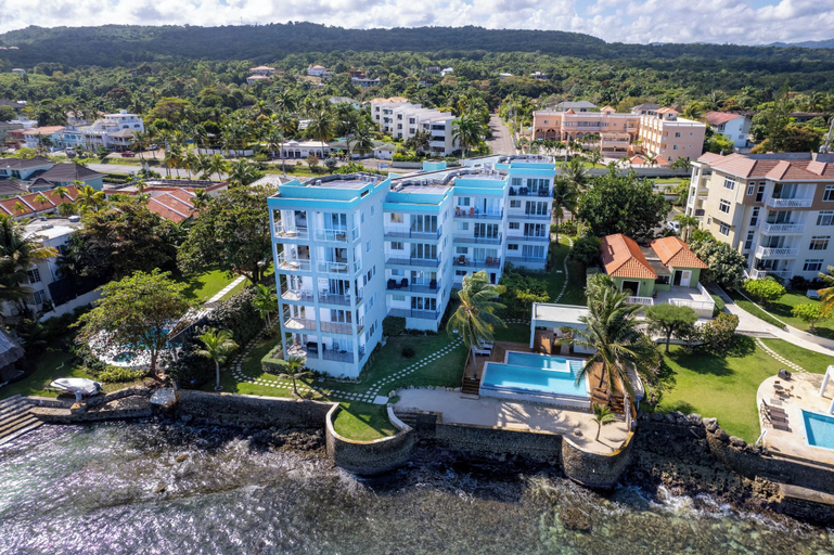 Exterior & Views 2, Blue-sky penthouse