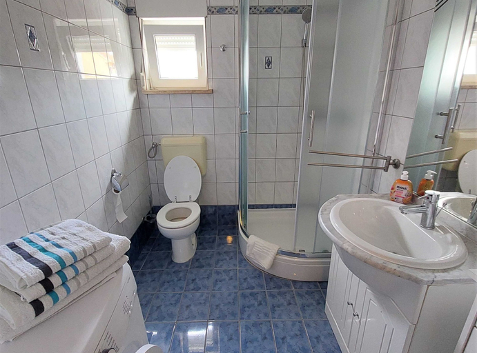 Bathroom 4, Cozy Crikvenica Apartments With Sea View and Balcony, Crikvenica