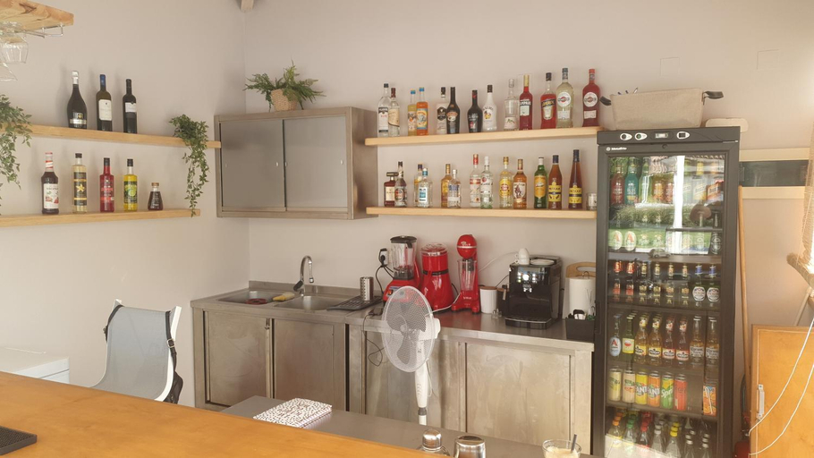 Food & Drinks, Santos Luxury Apartments, Ionian Islands