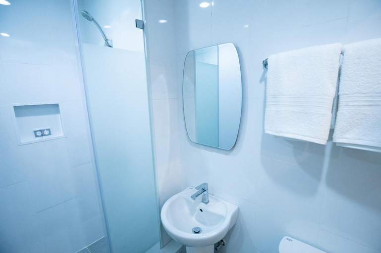Bathroom 16