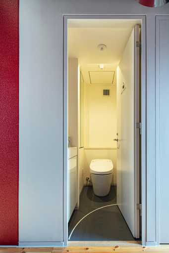 Bathroom 16