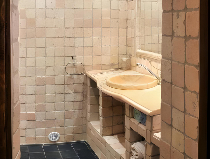 Bathroom 3, Mas de la Montille, Gard