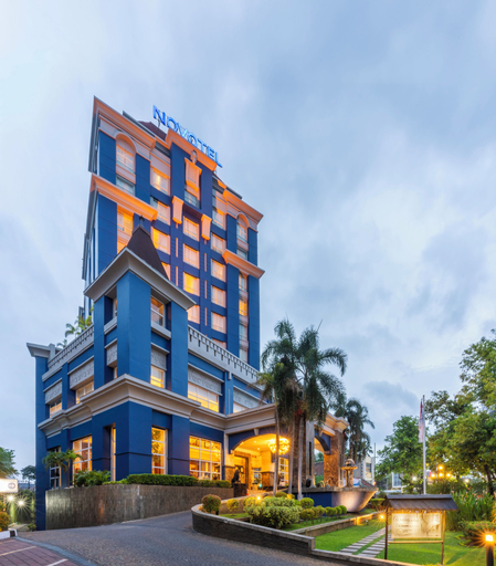 Exterior & Views