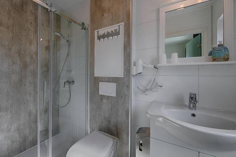 Bedroom 3, See Hotel Karlslust Chalets, Oder-Spree