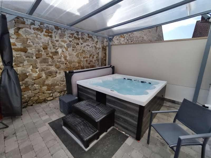 Others 3, Chambre spacieuse, jacuzzi, proche parc Asterix, Oise