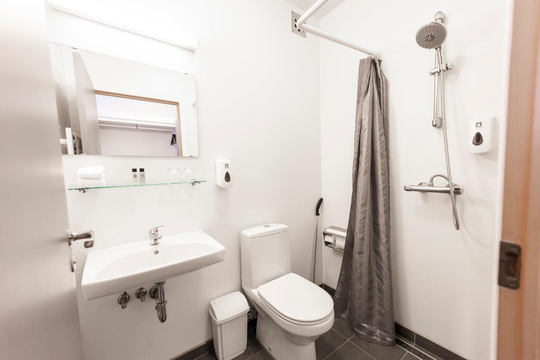 Bathroom 2, Brimnes Hotel & Cabins, Ólafsfjörður