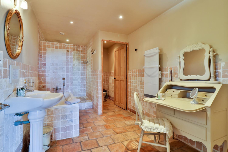 Bathroom 4, Les Carmes and spa, Vaucluse