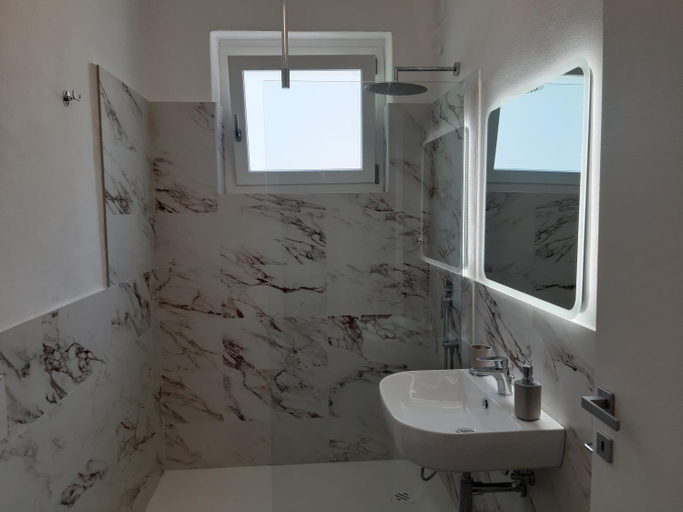 Bathroom 4