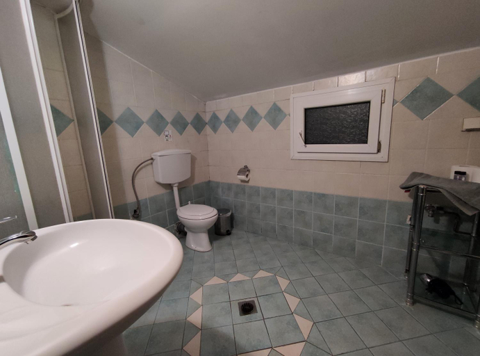 Bathroom 3, Paraliako Κaterina Lakefront - Biker Friendly Hotel, West Macedonia