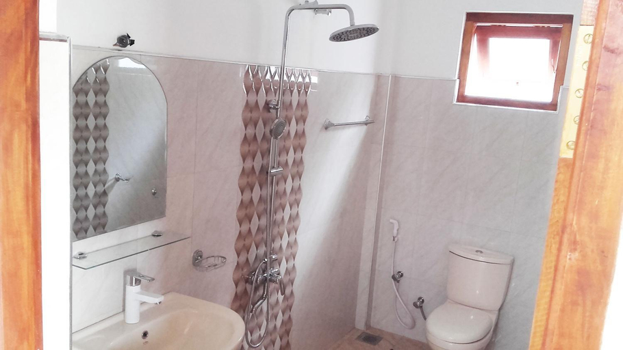 Bathroom 3, Pearl Cave, Tangalle