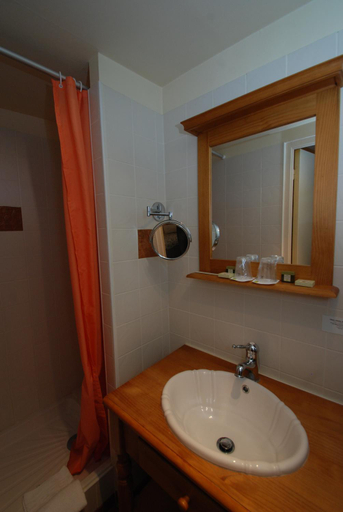 Bathroom 3, Logis Hotel Cote Loire - Auberge Ligerienne, Loir-et-Cher