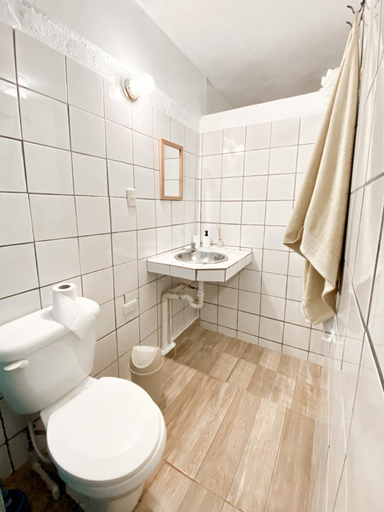 Bathroom 2, La Hacienda Hostel, Santa Bárbara de Samaná