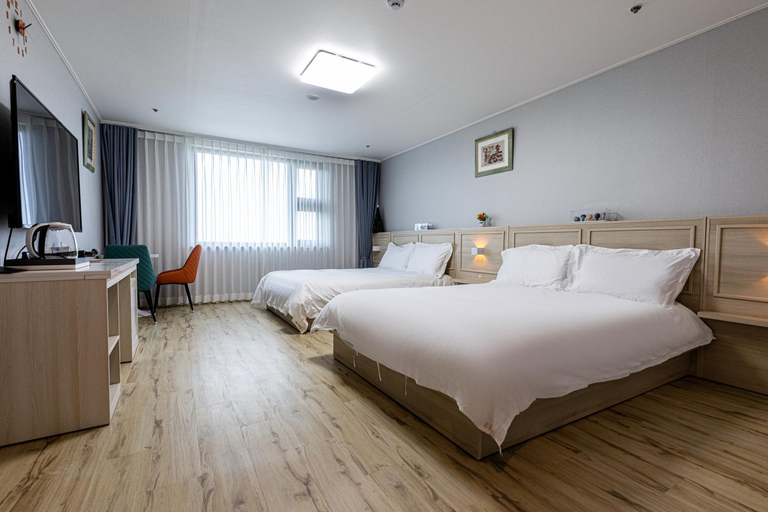 Bedroom 2, New Korea Youth Hostel, Jeju