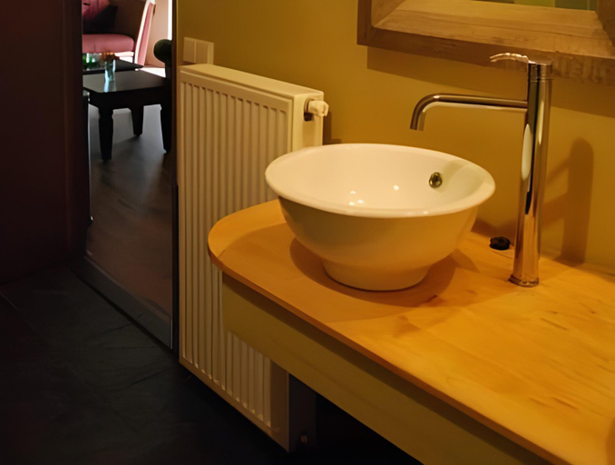 Bathroom 2, Logement Doosje, Kollumerland c.a.