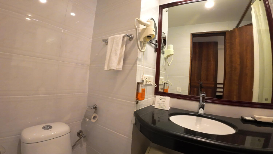 Bathroom 4, Crescent Resort, Darjiling