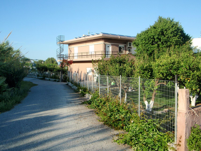 Exterior & Views