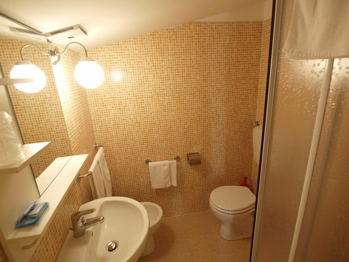 Bathroom 9