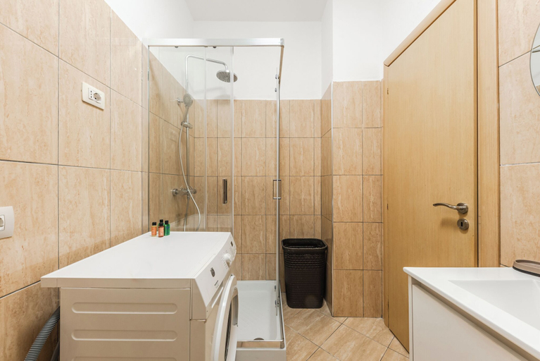 Bathroom 3, The Modern Comfort 2 BDR, Durrësit