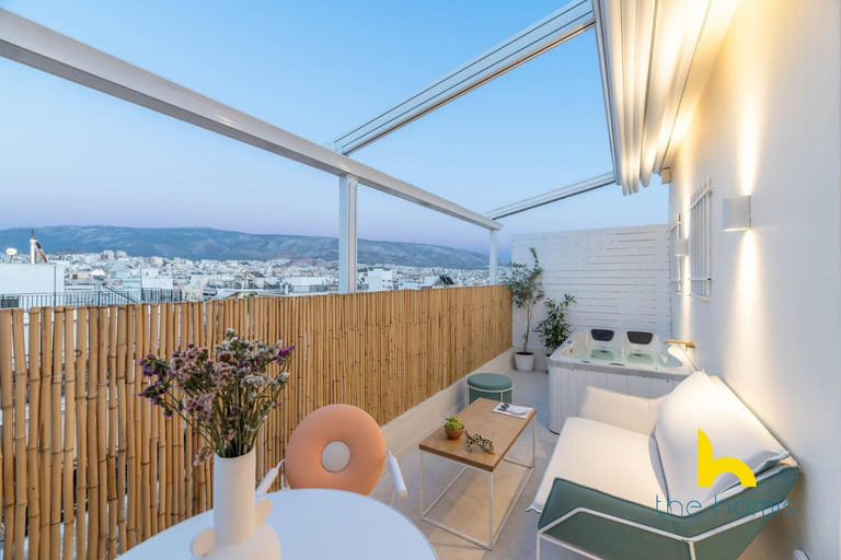 Others 2, Athens Love Nest: City & Sea Views, Patio & Hottub, Attica