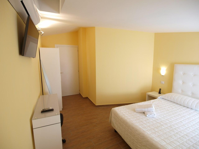 Bedroom 12